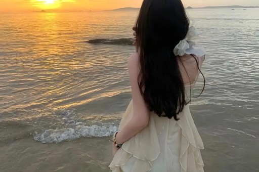 高圆圆也耍大牌？被多名工作人员围绕获助理蹲地上穿鞋惹争议
